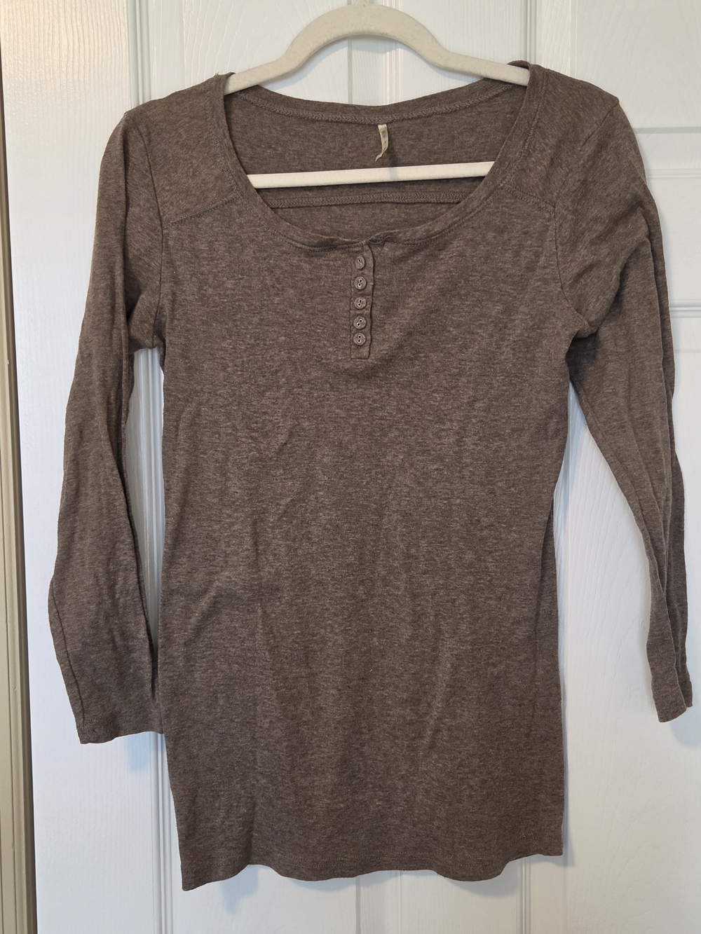 Nine 1 Eight - Long Sleeve Henley Top in Brown